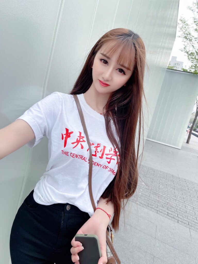 极品大学校花相关配图