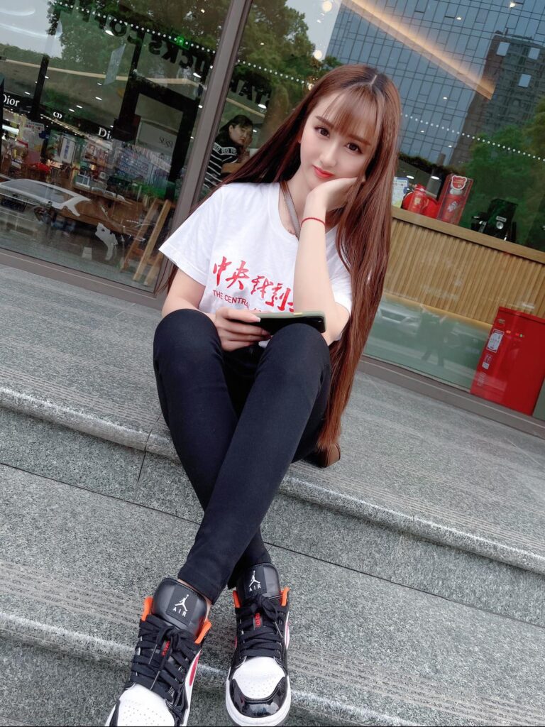 极品大学校花相关配图
