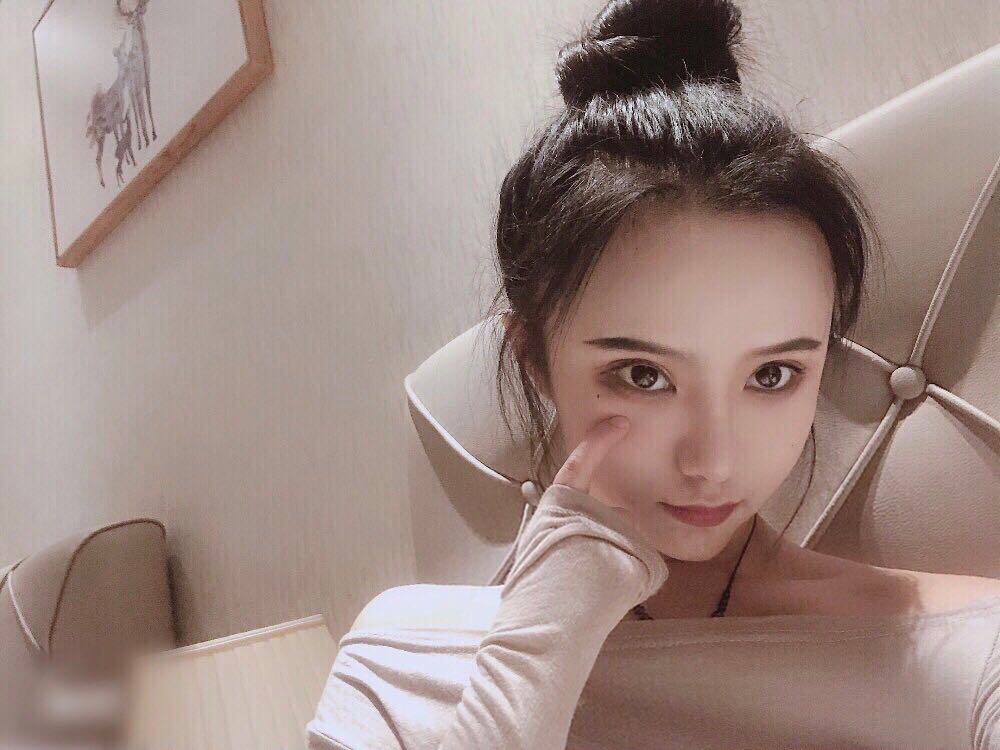 北京外围 小巧玲珑童颜巨乳相关配图