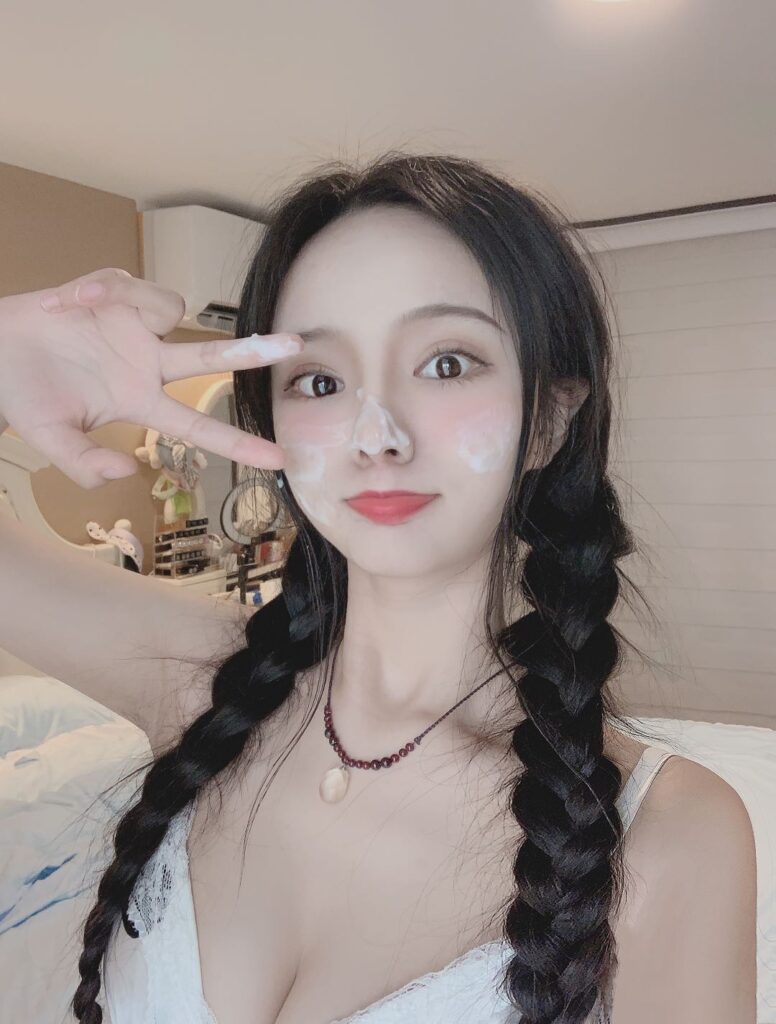 北京外围 小巧玲珑童颜巨乳相关配图