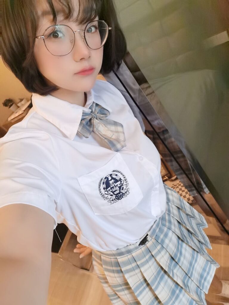 广州外围极品眼镜妹童颜巨乳相关配图