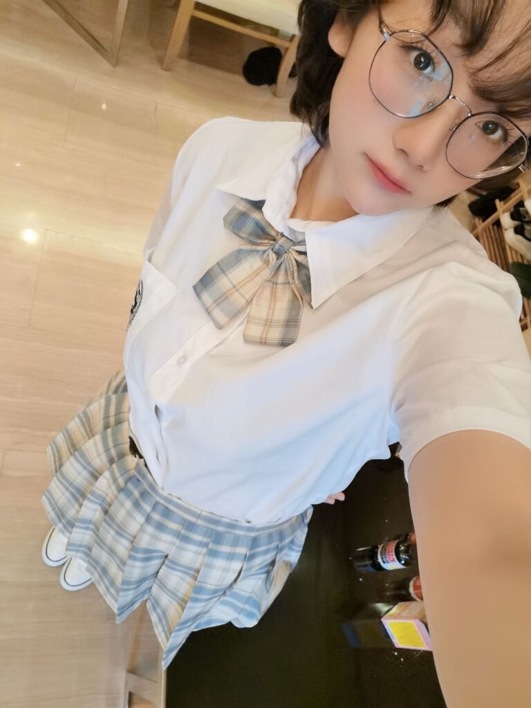 广州外围极品眼镜妹童颜巨乳相关配图