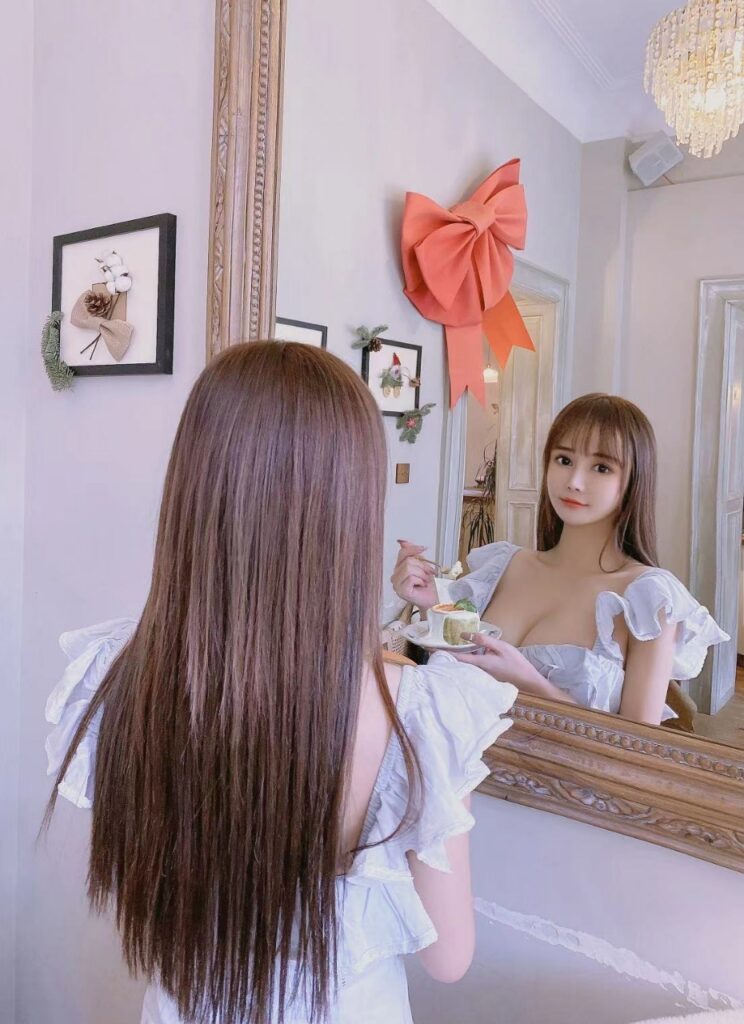 上海外围洋娃娃一样的童颜巨乳妹纸相关配图