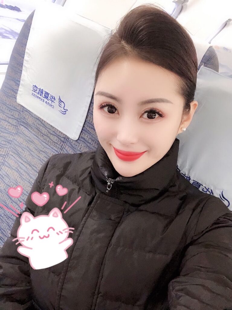兰州空姐肤白丰满 气质出众相关配图