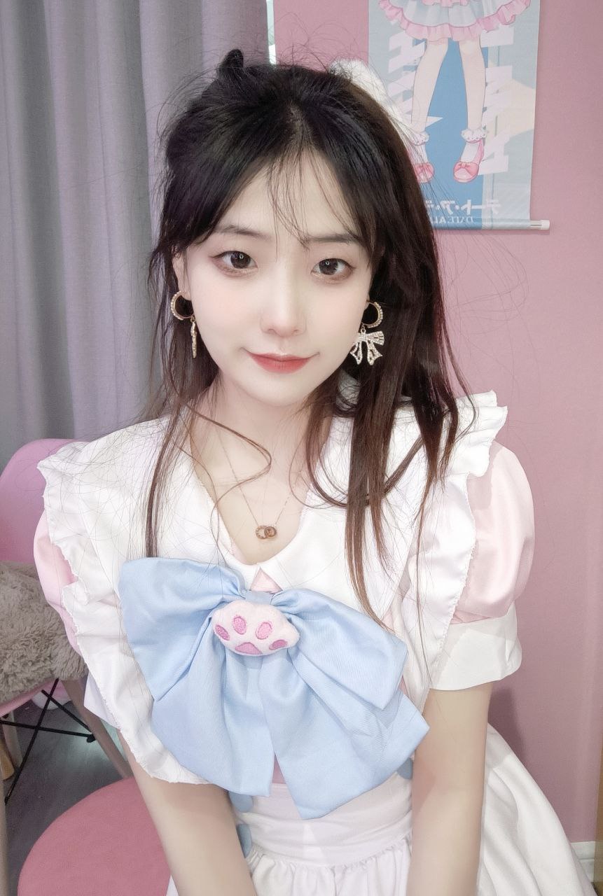 厦门外围小糖芯童颜巨乳