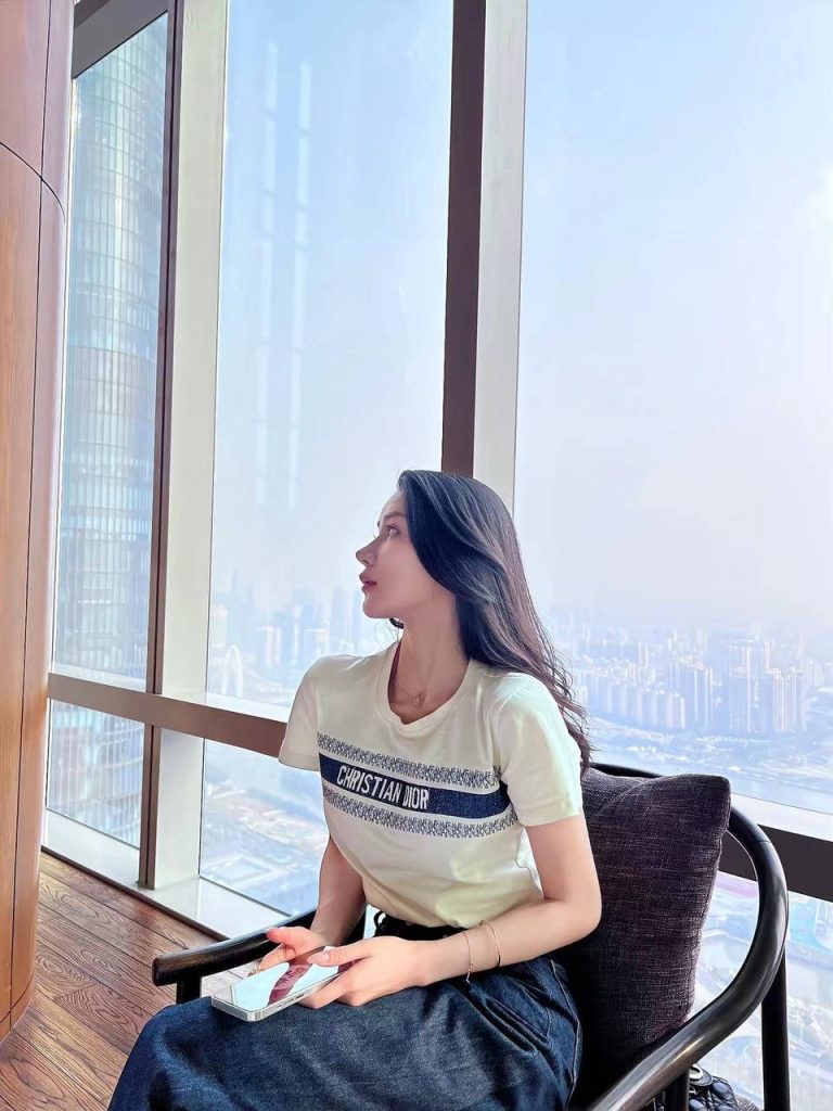 杭州外围知性美女温柔甜美相关配图