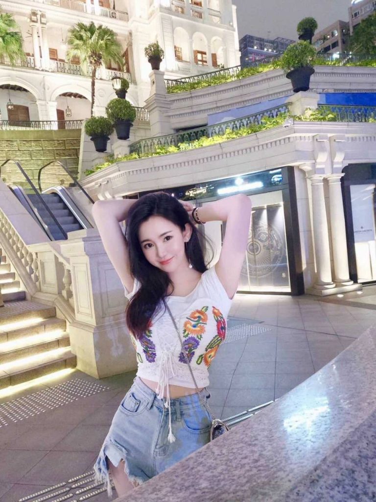 成都外围 00后美少女天然大灯性格开朗相关配图