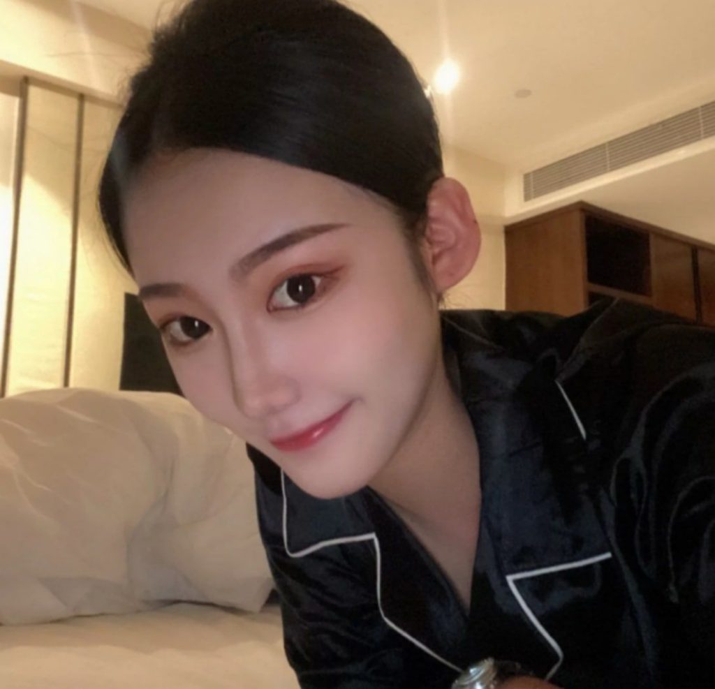 深圳外围 气质女神 00年圆嫩粉 很纯很可爱相关配图