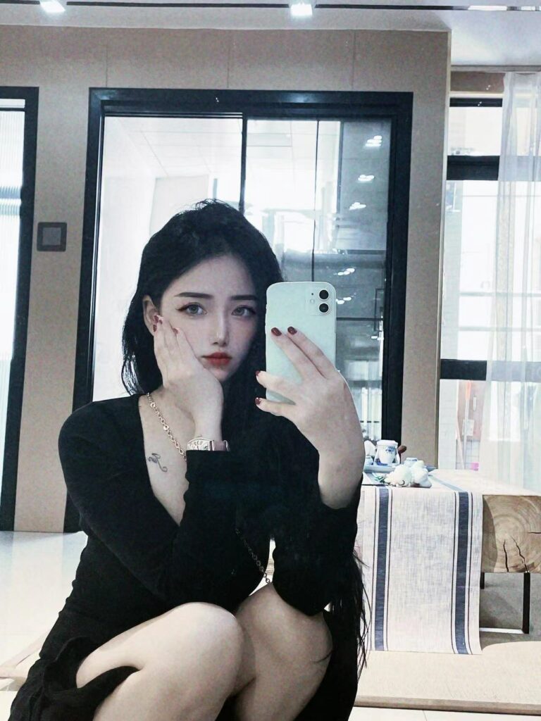 广州外围Jun Y多恩 00后小网红 时尚潮女相关配图