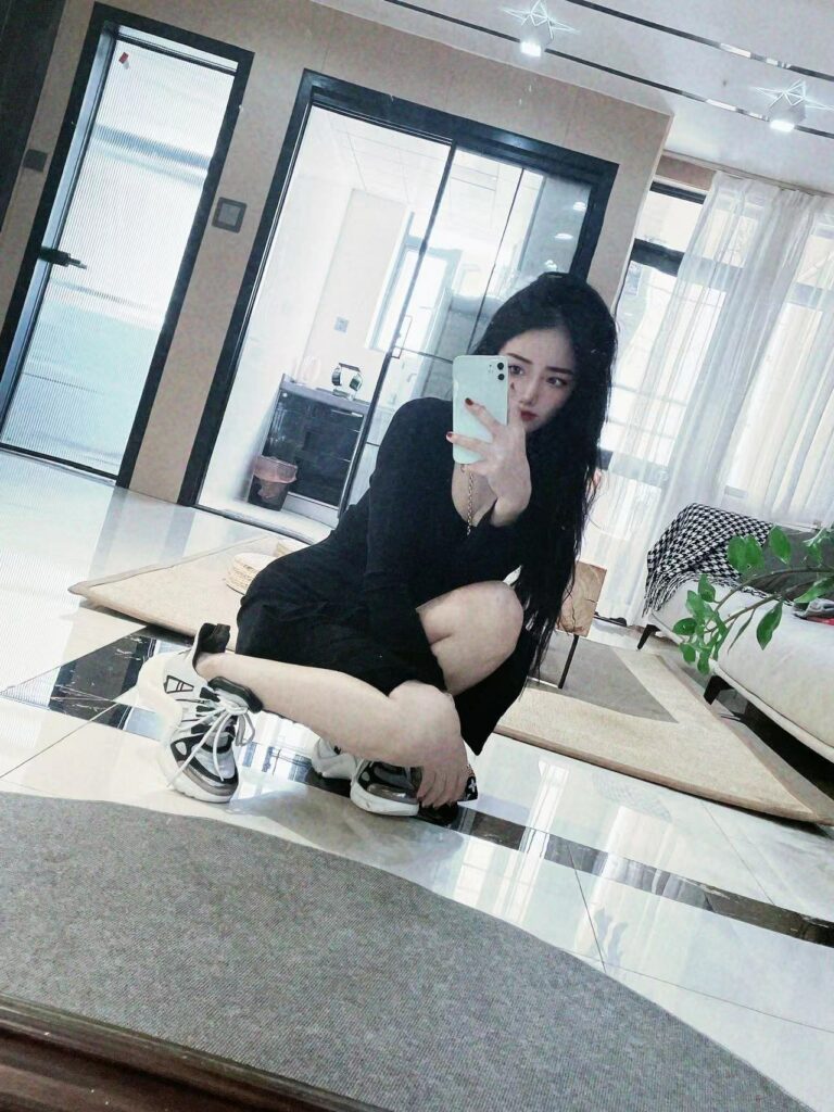 广州外围Jun Y多恩 00后小网红 时尚潮女相关配图