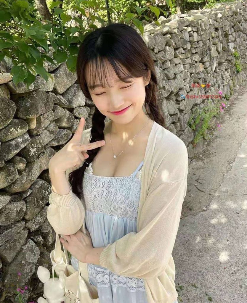 太原外围 漫画腿A4腰  性格温婉可爱相关配图