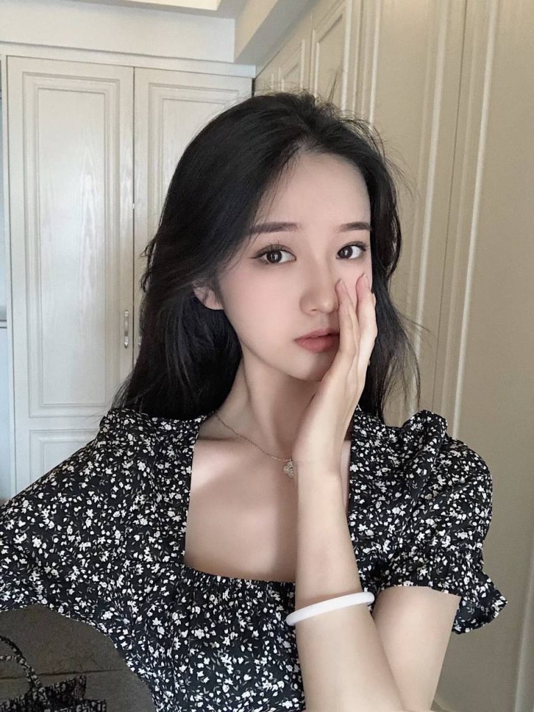 青岛外围 极品气质女孩 兼职开00年174🐻D相关配图