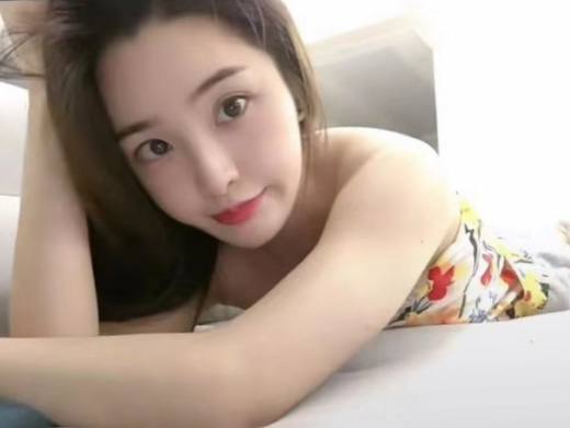 青岛外围 清纯校花真实02年 168C 气质少女漫画脸相关配图