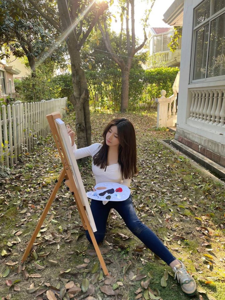 青岛外围 00年艺考生美术专业 日式治愈系少女相关配图