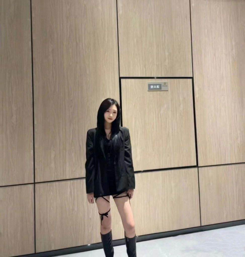 广州外围 超甜美清纯网红模特 纯天然🈚️0⃣️整相关配图