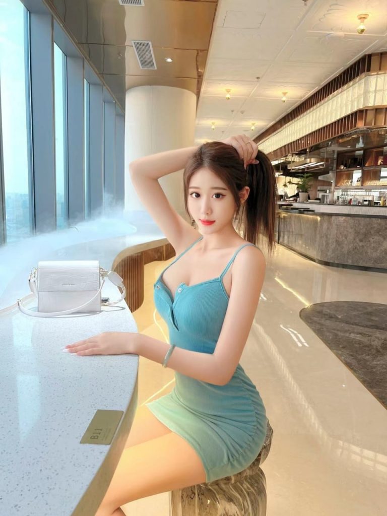 深圳外围 天使脸庞 魔鬼身材04年小可爱相关配图