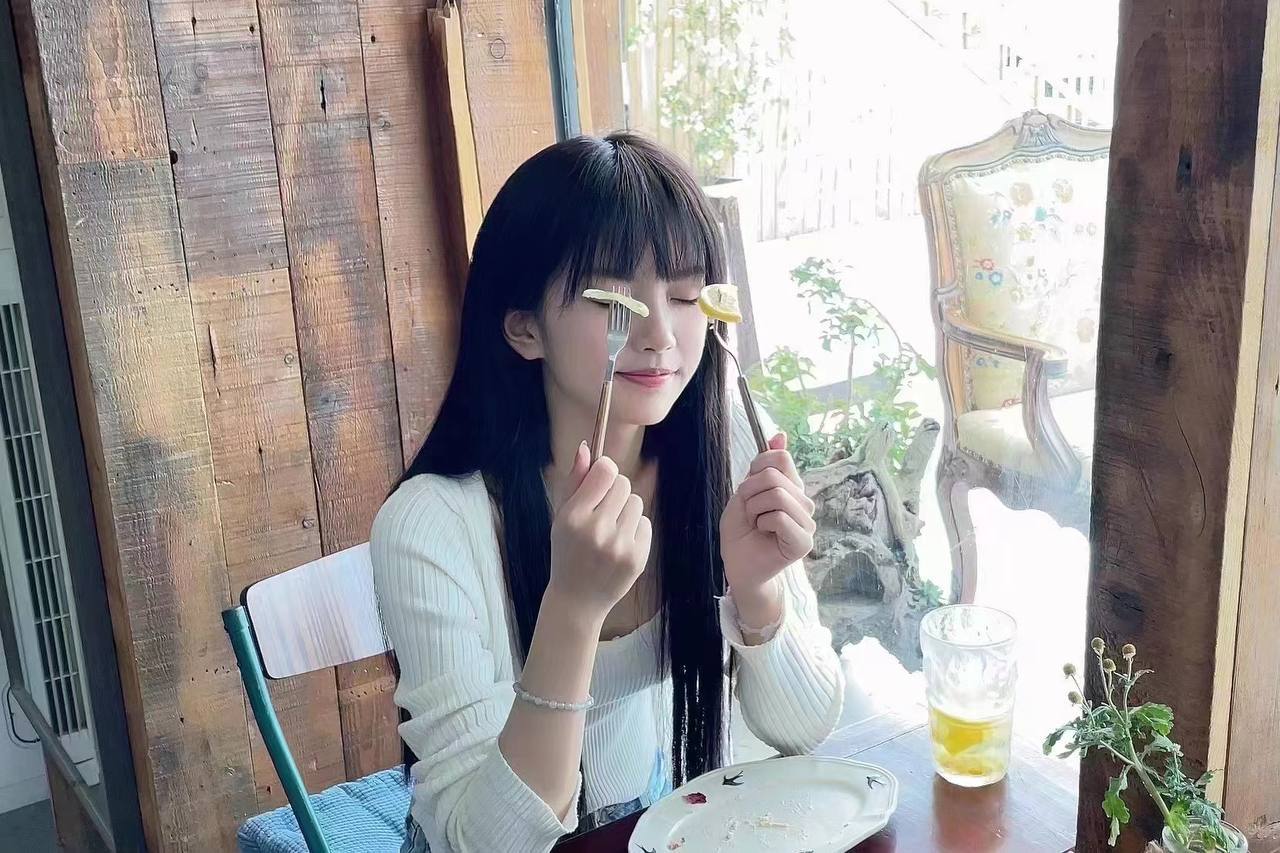 杭州外围 02年清纯高校在校美术生