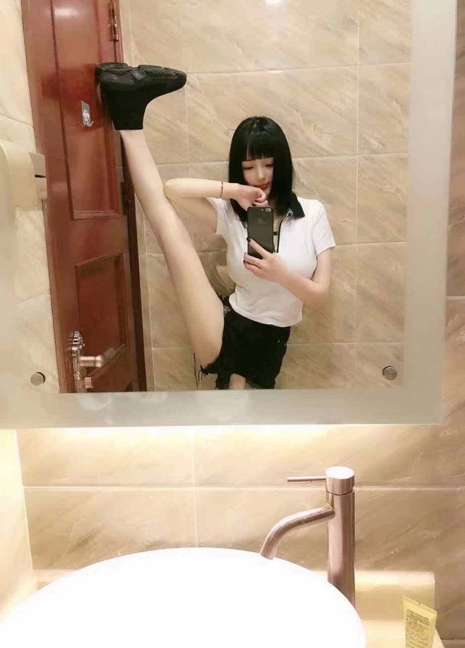 广州外围 中国体育舞蹈生身体柔软