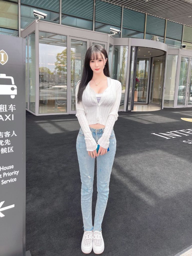 上海外围匀称无赘肉皮肤巨白莼欲身材相关配图
