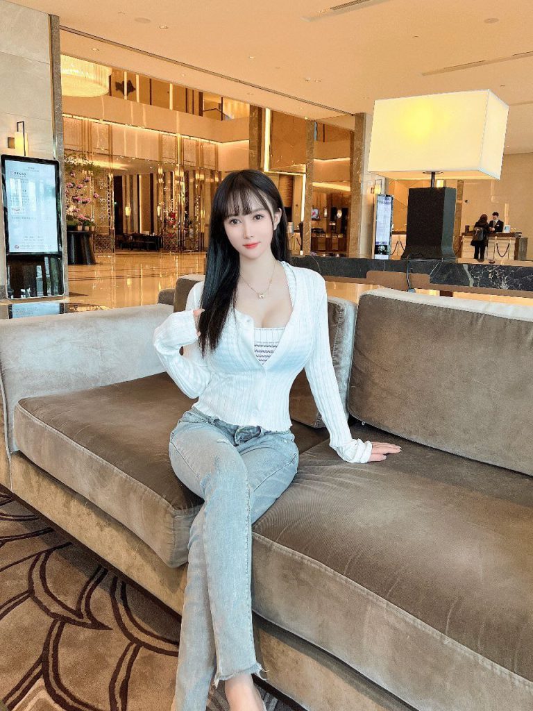 上海外围匀称无赘肉皮肤巨白莼欲身材相关配图