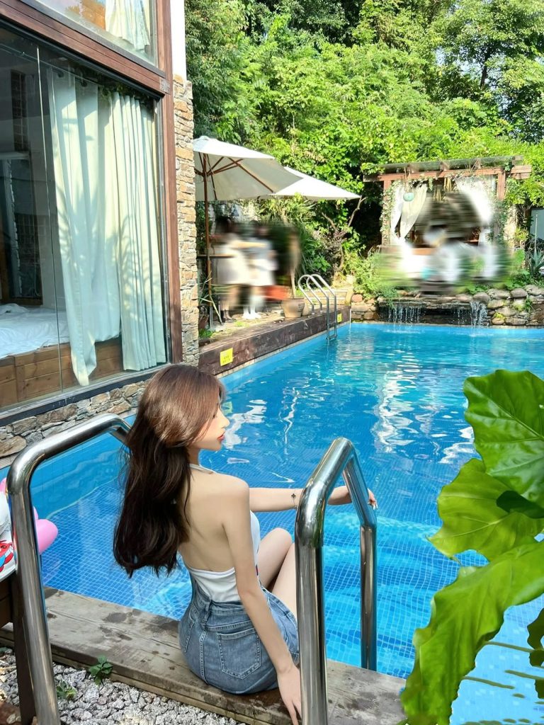上海外围 在校大学生  芊芊细长腿 骨感纤细身材相关配图
