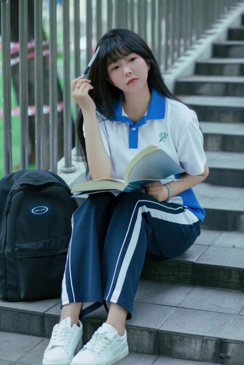 深圳外围小学妹全身雪白