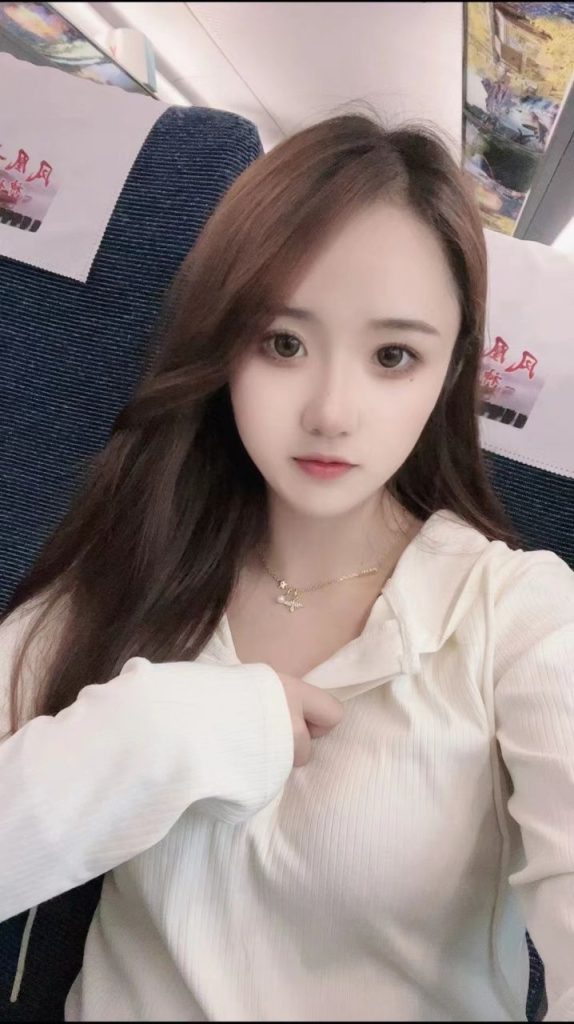 苏州女孩倩倩:大方得体的外围网红相关配图