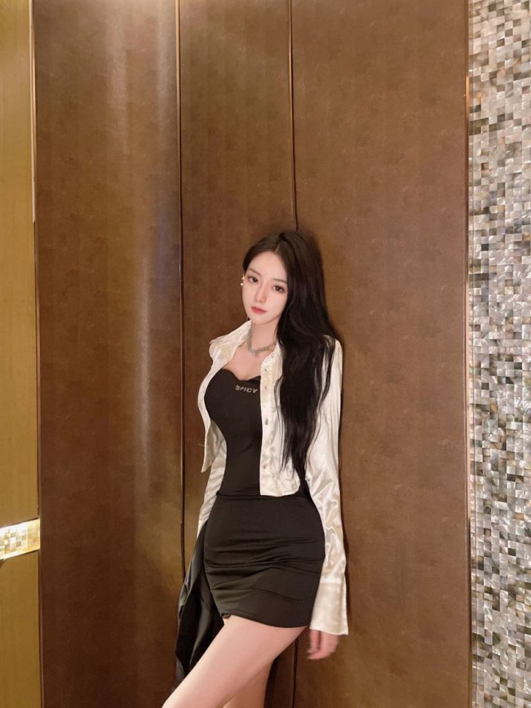 重庆外围美妆博主潮流女王相关配图