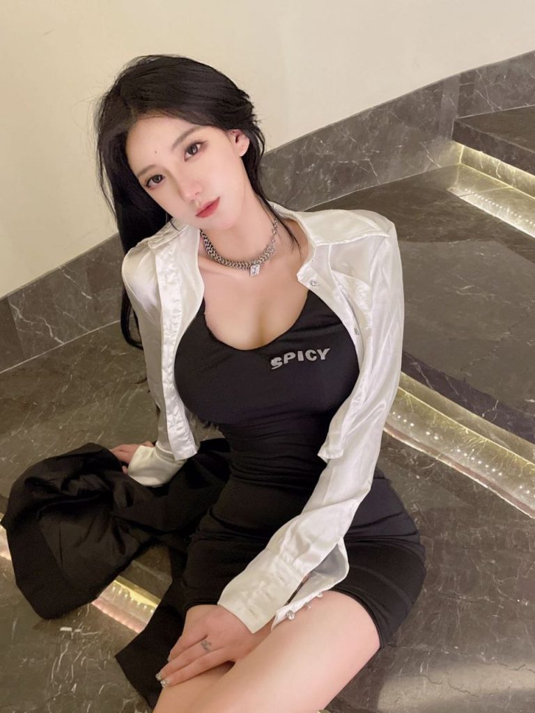 重庆外围美妆博主潮流女王相关配图
