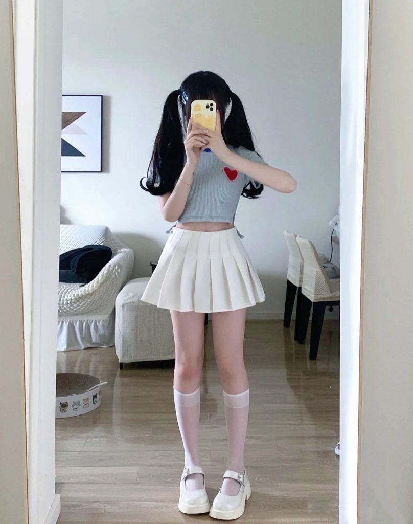 广州外围04小萝莉天然童颜巨乳相关配图