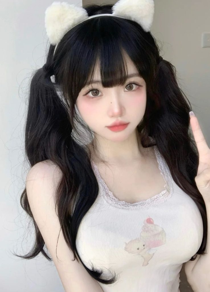 广州外围04小萝莉天然童颜巨乳相关配图