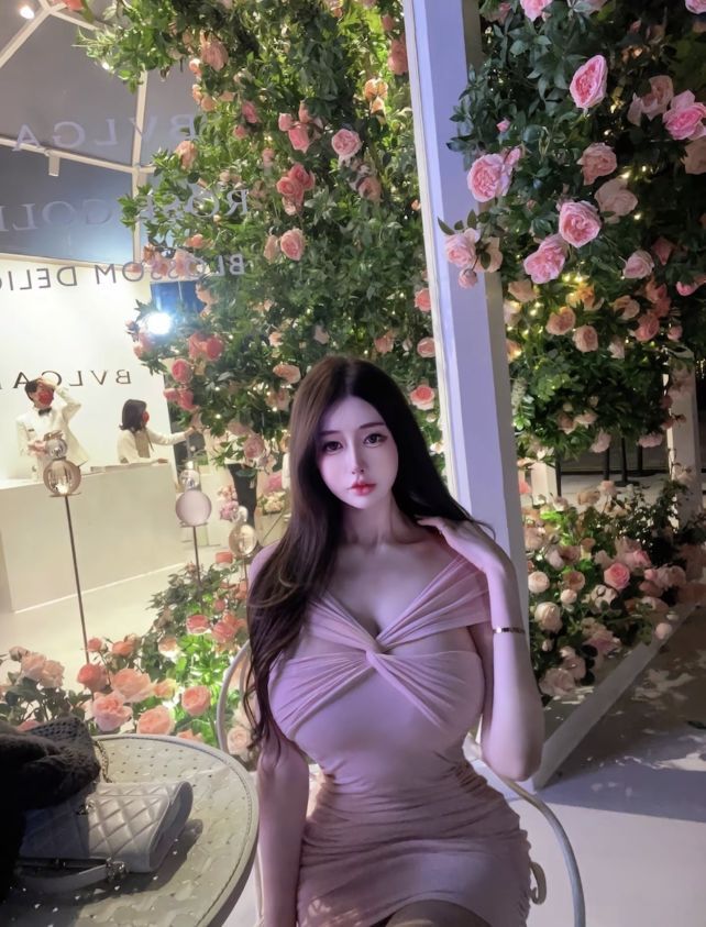 上海外围 蜜桃臀真天然大g 纯欲女友相关配图