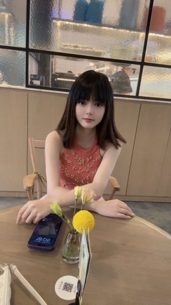 深圳外围 刚下海新人活泼可爱小萝莉相关配图