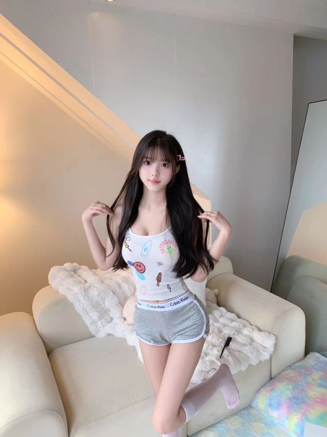 深圳外围 真实06年肤白貌美身材好小女孩相关配图