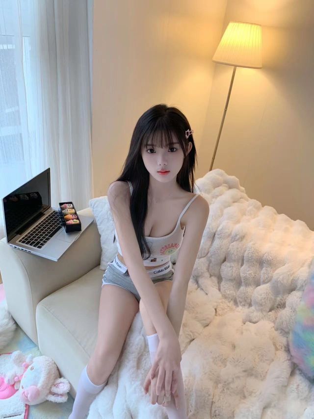 深圳外围 真实06年肤白貌美身材好小女孩相关配图