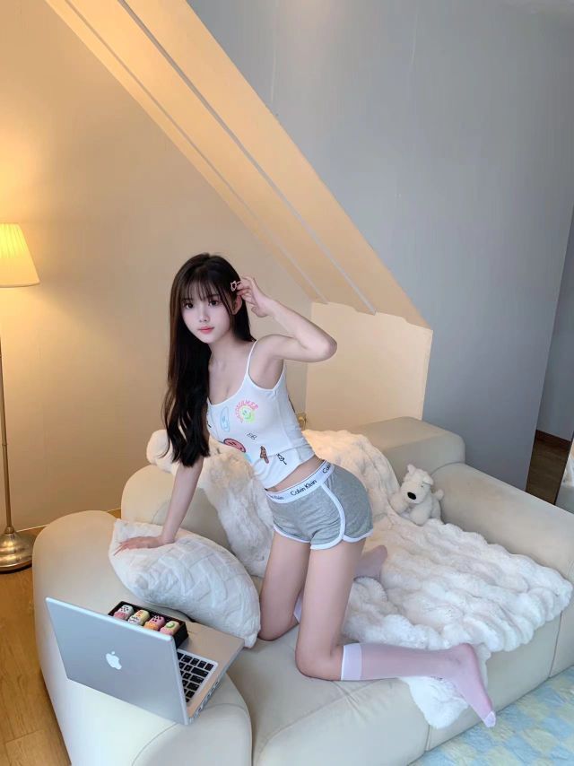 深圳外围 真实06年肤白貌美身材好小女孩相关配图