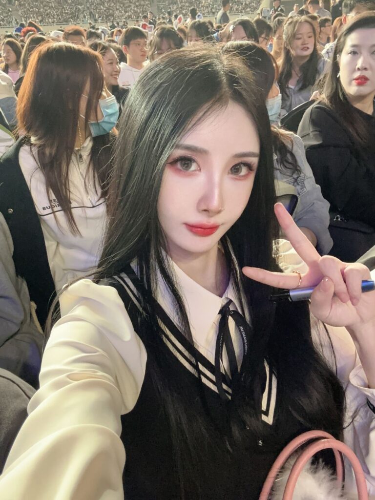 上海外围 温柔体贴 满满女友感女孩相关配图