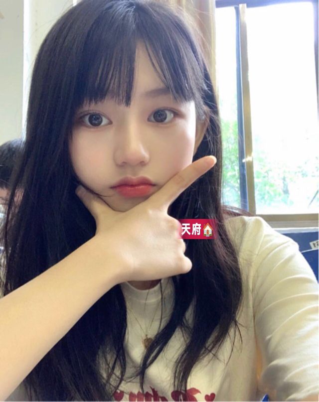 成都外围 温柔甜美 皮肤雪白小萝莉