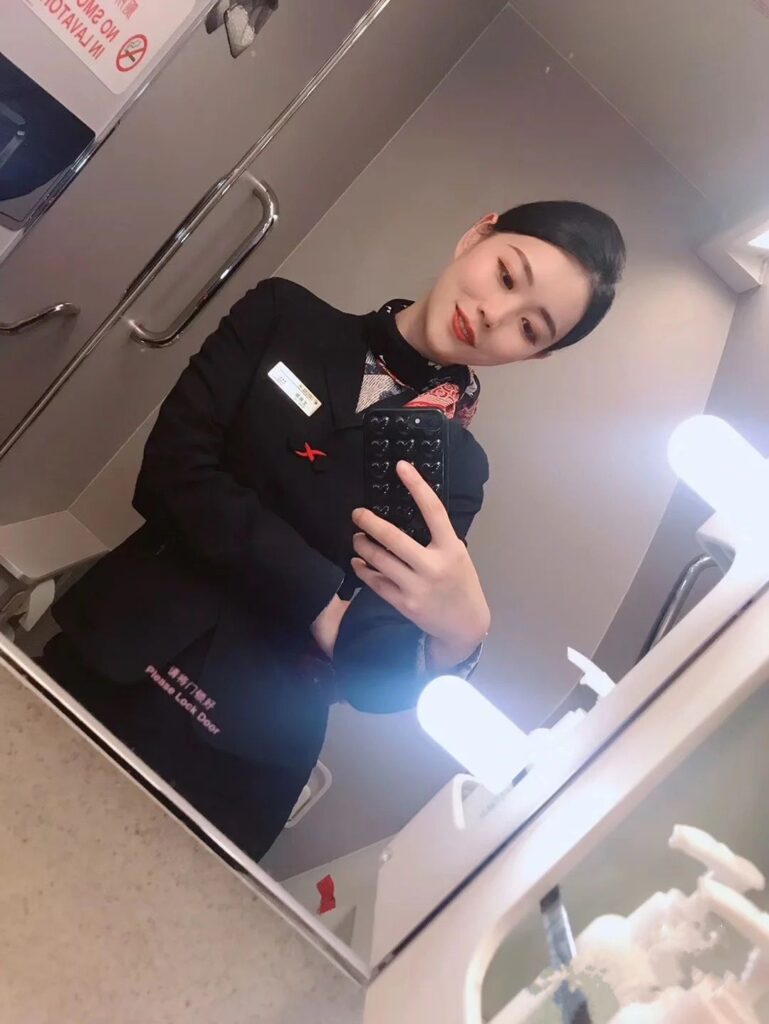 南京外围 性格开朗热情洋溢的东航空姐相关配图