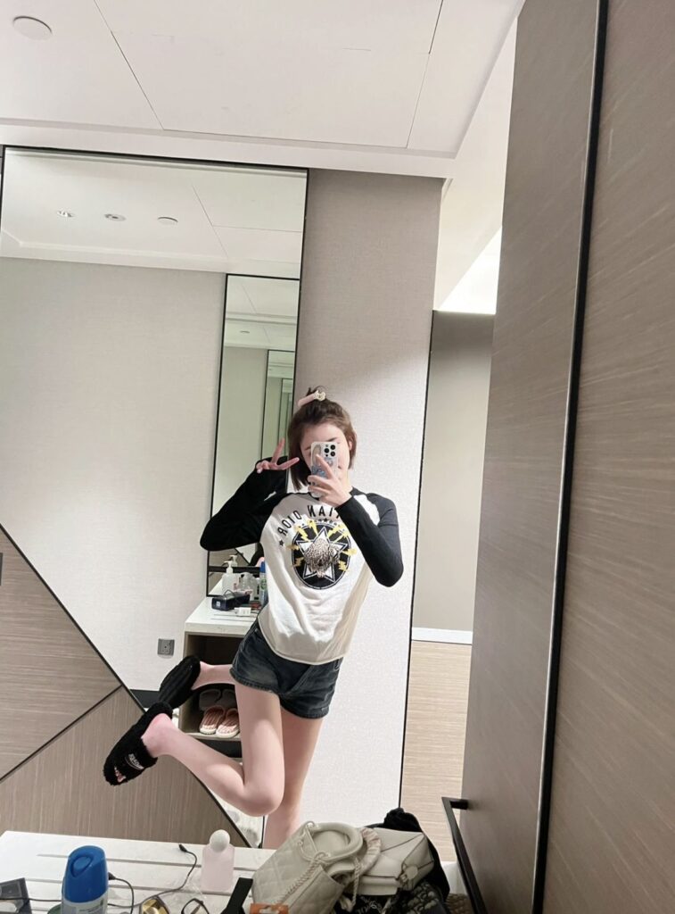 南京外围甜甜爱笑 牛奶肌爱健身天然无整女孩相关配图