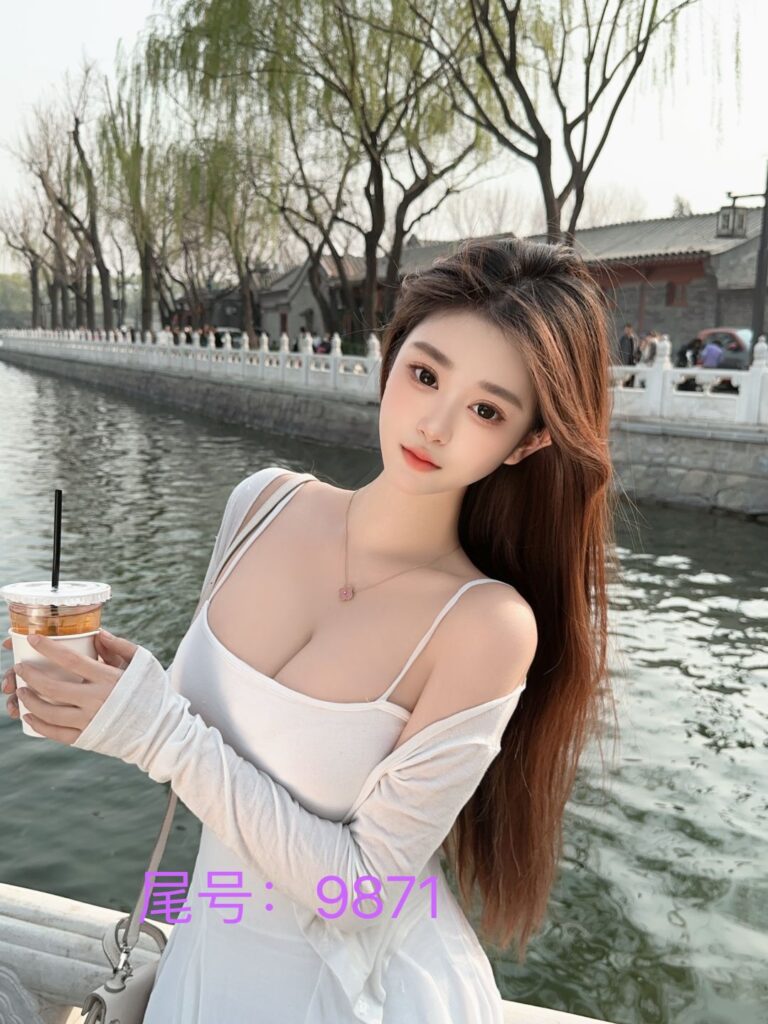 南京外围 天然无整 自拍照无差距成都辣妹子相关配图