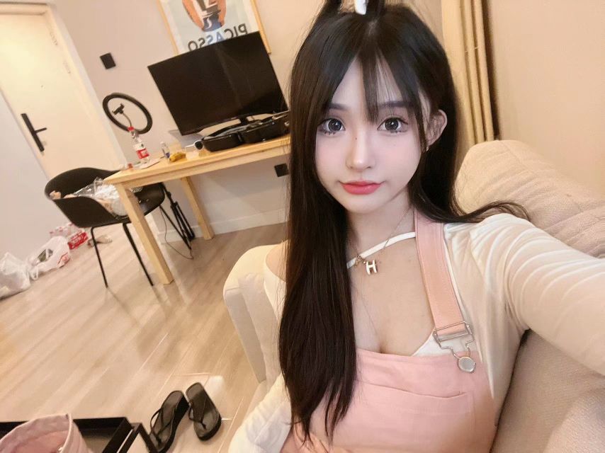 杭州外围童颜巨乳 皮肤雪白清纯美少女相关配图