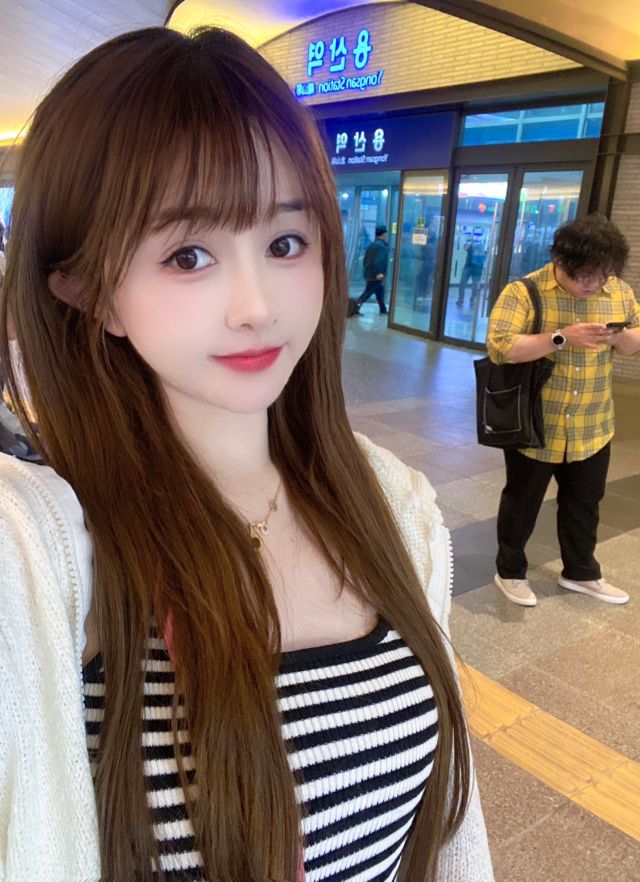 杭州外围 肤色雪白 配合度高新人邻家小妹相关配图