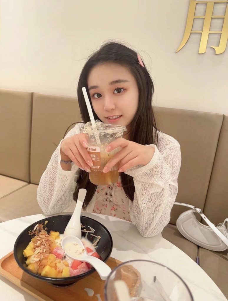 广州外围纯天然甜妹小乖乖相关配图
