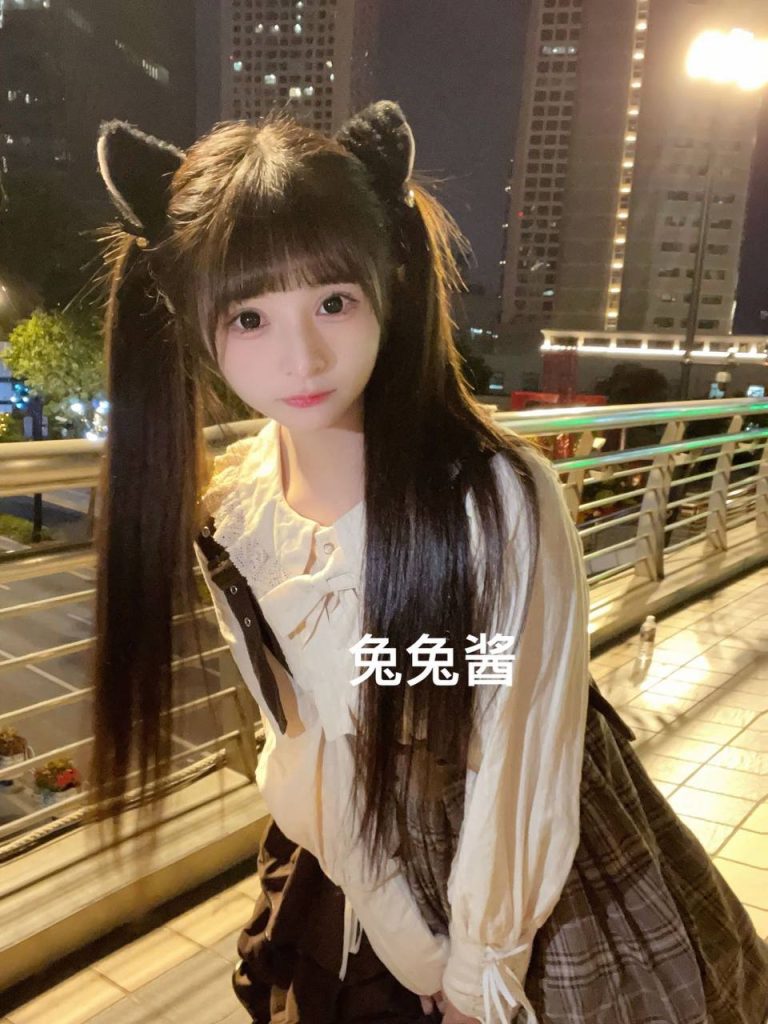 上海外围00后双马尾小萝莉兔兔酱相关配图