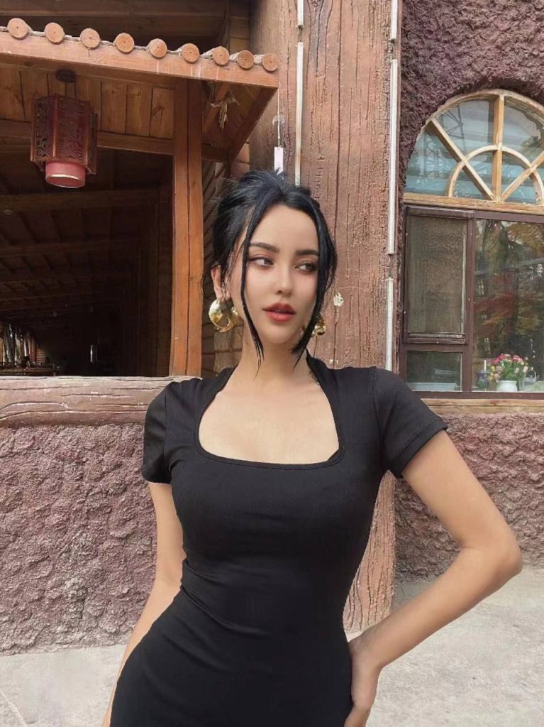 广州外围中乌克混血完美身材真实瑜伽老师相关配图