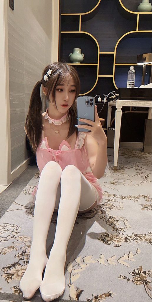 广州外围04年婷婷初次下海人美生甜相关配图