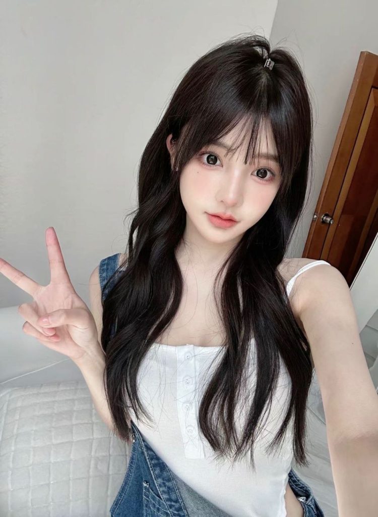 杭州外围02年清纯美少女兼职A4腰筷子腿相关配图