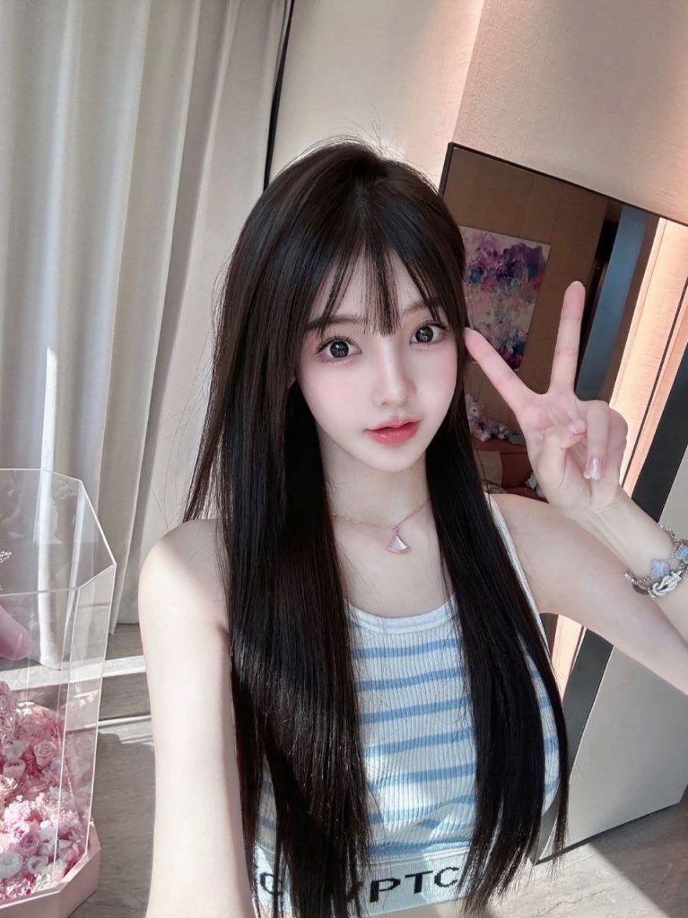 杭州外围02年清纯美少女兼职A4腰筷子腿相关配图