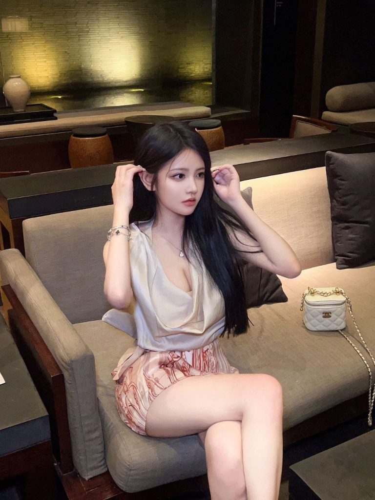 杭州外围江南美人白嫩D奶攻心尤物172D相关配图